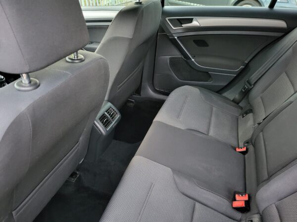 VOLKSWAGEN GOLF 1.6 TDI 105 Match 5dr 2014 (64) - Image 20