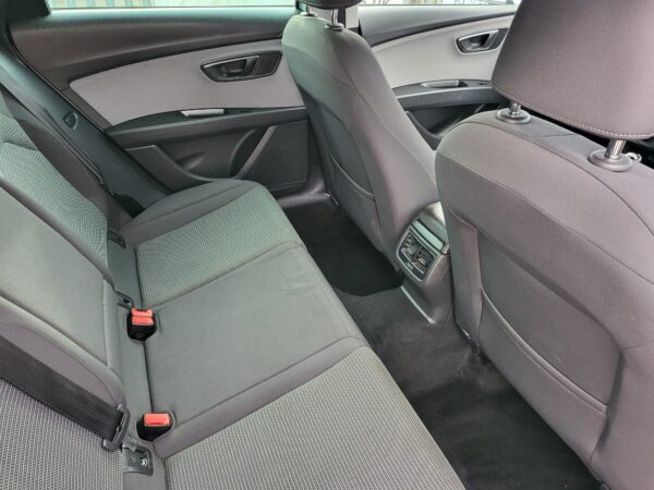SEAT LEON 1.6 TDI SE Dynamic Technology 5dr 2017 (67) - Image 18