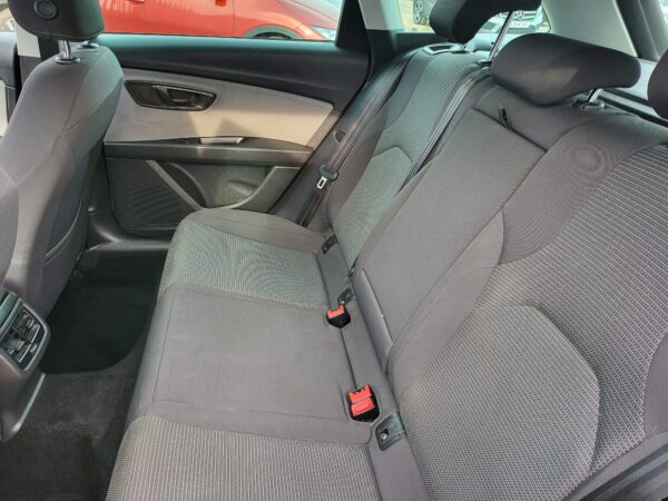 SEAT LEON 1.6 TDI SE Dynamic Technology 5dr 2017 (67) - Image 19