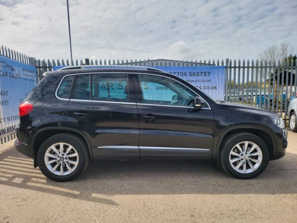 VOLKSWAGEN TIGUAN 2.0 TDi BlueMotion Tech SE 5dr [2WD] 2013 (62) - Image 4