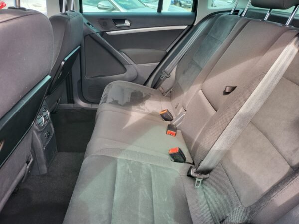 VOLKSWAGEN TIGUAN 2.0 TDi BlueMotion Tech SE 5dr [2WD] 2013 (62) - Image 19