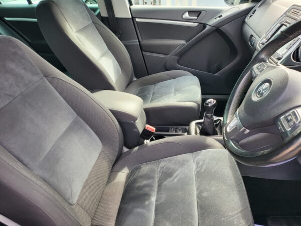 VOLKSWAGEN TIGUAN 2.0 TDi BlueMotion Tech SE 5dr [2WD] 2013 (62) - Image 13
