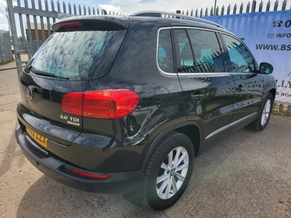 VOLKSWAGEN TIGUAN 2.0 TDi BlueMotion Tech SE 5dr [2WD] 2013 (62) - Image 25