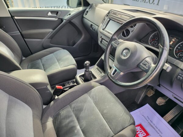 VOLKSWAGEN TIGUAN 2.0 TDi BlueMotion Tech SE 5dr [2WD] 2013 (62) - Image 12