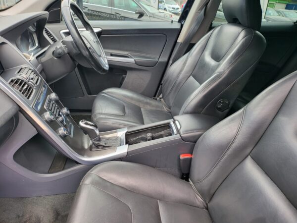 VOLVO XC60 D5 [215] SE Lux Nav 5dr AWD Geartronic 2013 (63) - Image 15