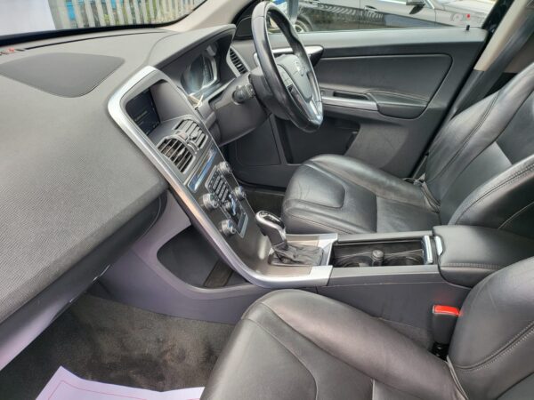 VOLVO XC60 D5 [215] SE Lux Nav 5dr AWD Geartronic 2013 (63) - Image 14
