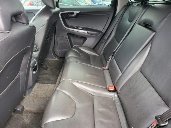 VOLVO XC60 D5 [215] SE Lux Nav 5dr AWD Geartronic 2013 (63) - Image 19