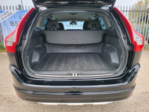 VOLVO XC60 D5 [215] SE Lux Nav 5dr AWD Geartronic 2013 (63) - Image 11