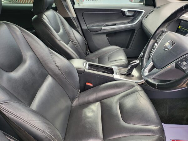 VOLVO XC60 D5 [215] SE Lux Nav 5dr AWD Geartronic 2013 (63) - Image 13