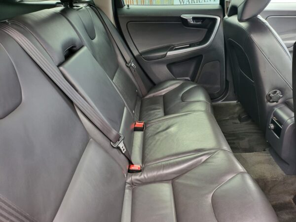 VOLVO XC60 D5 [215] SE Lux Nav 5dr AWD Geartronic 2013 (63) - Image 17