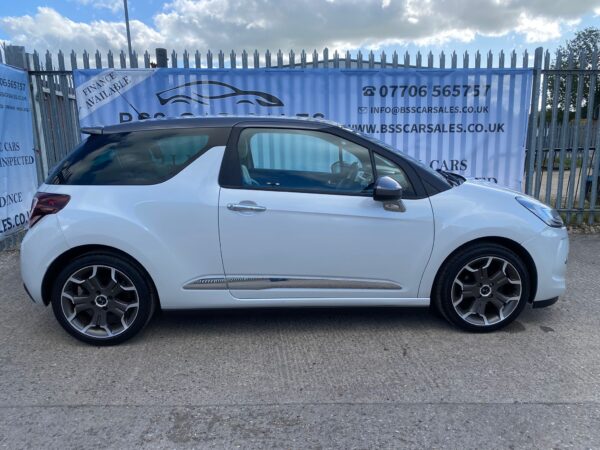 CITROEN DS 3 1.6 BlueHDi 120 Ultra Prestige 3dr 2015 (65) - Image 4