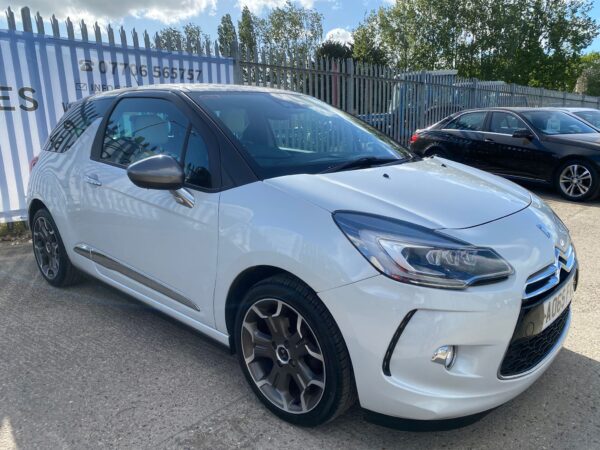 CITROEN DS 3 1.6 BlueHDi 120 Ultra Prestige 3dr 2015 (65) - Image 14