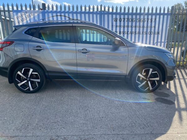 NISSAN QASHQAI 1.6 dCi Tekna 5dr 2017 (67) - Image 4