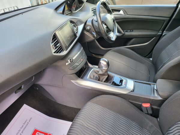 PEUGEOT 308 1.6 BlueHDi 100 Active 5dr 2016 (16) - Image 16