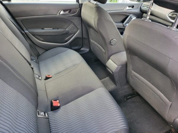PEUGEOT 308 1.6 BlueHDi 100 Active 5dr 2016 (16) - Image 20
