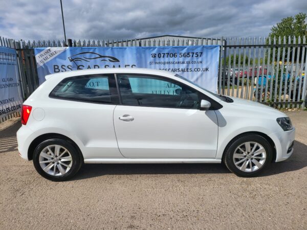 VOLKSWAGEN POLO 1.0 SE 3dr 2015 (65) - Image 4
