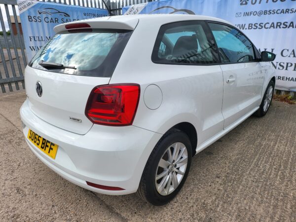 VOLKSWAGEN POLO 1.0 SE 3dr 2015 (65) - Image 6