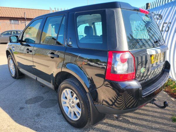 LAND ROVER FREELANDER 2.2 Td4 XS [Nav] 5dr Auto 2010 (10) - Image 7