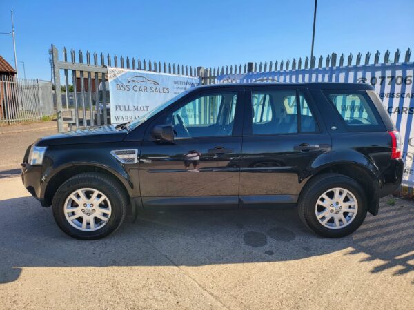 LAND ROVER FREELANDER 2.2 Td4 XS [Nav] 5dr Auto 2010 (10) - Image 5