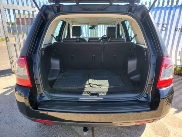 LAND ROVER FREELANDER 2.2 Td4 XS [Nav] 5dr Auto 2010 (10) - Image 11