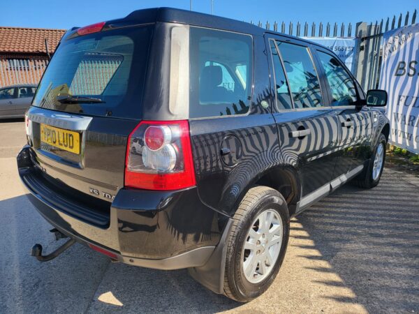 LAND ROVER FREELANDER 2.2 Td4 XS [Nav] 5dr Auto 2010 (10) - Image 6