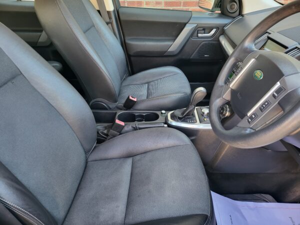 LAND ROVER FREELANDER 2.2 Td4 XS [Nav] 5dr Auto 2010 (10) - Image 13