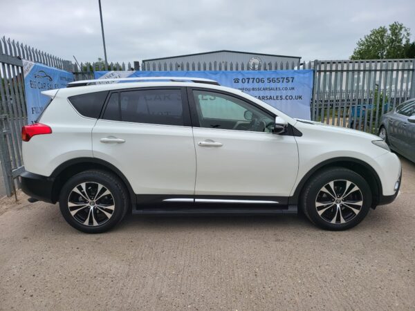 TOYOTA RAV 4 2.2 D-CAT Invincible 5dr Auto 2015 (64) - Image 4
