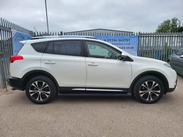 TOYOTA RAV 4 2.2 D-CAT Invincible 5dr Auto 2015 (64) - Image 25