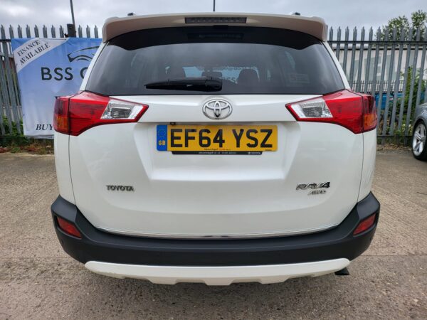 TOYOTA RAV 4 2.2 D-CAT Invincible 5dr Auto 2015 (64) - Image 9