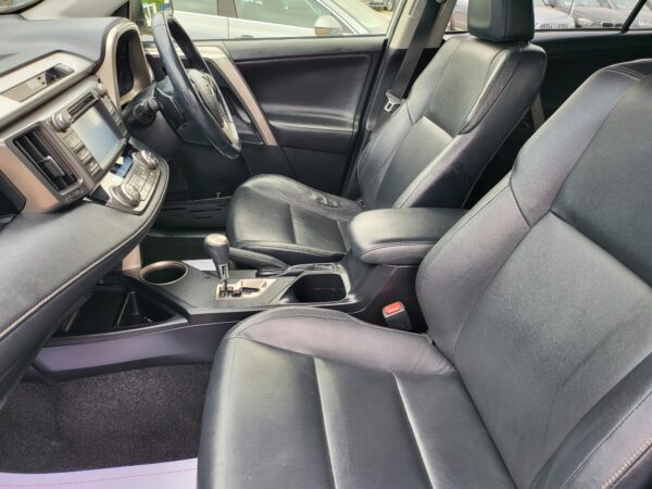 TOYOTA RAV 4 2.2 D-CAT Invincible 5dr Auto 2015 (64) - Image 17