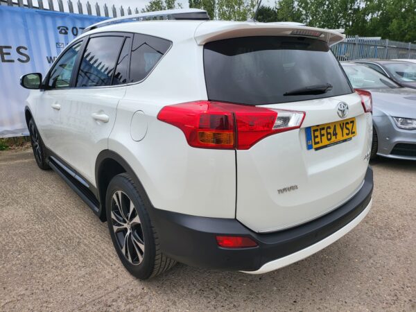 TOYOTA RAV 4 2.2 D-CAT Invincible 5dr Auto 2015 (64) - Image 28