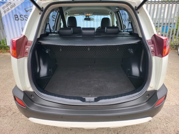 TOYOTA RAV 4 2.2 D-CAT Invincible 5dr Auto 2015 (64) - Image 11