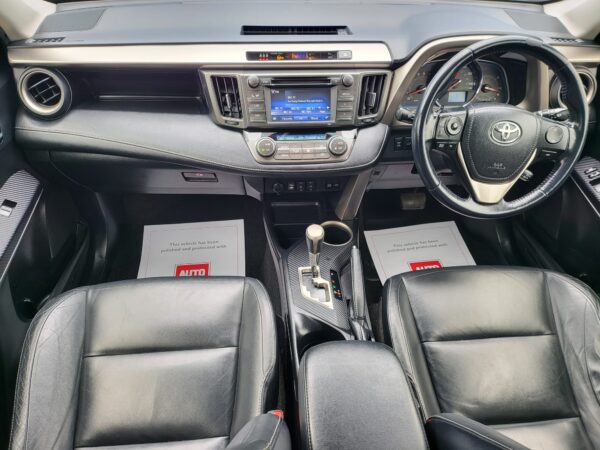 TOYOTA RAV 4 2.2 D-CAT Invincible 5dr Auto 2015 (64) - Image 18