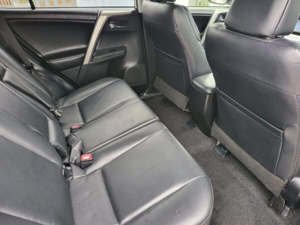 TOYOTA RAV 4 2.2 D-CAT Invincible 5dr Auto 2015 (64) - Image 20