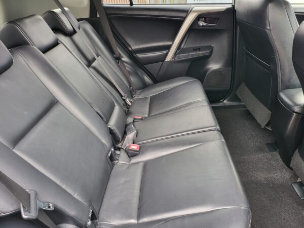 TOYOTA RAV 4 2.2 D-CAT Invincible 5dr Auto 2015 (64) - Image 19