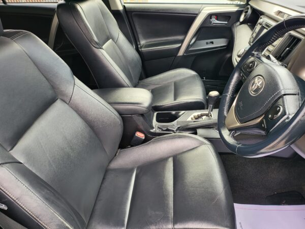 TOYOTA RAV 4 2.2 D-CAT Invincible 5dr Auto 2015 (64) - Image 15