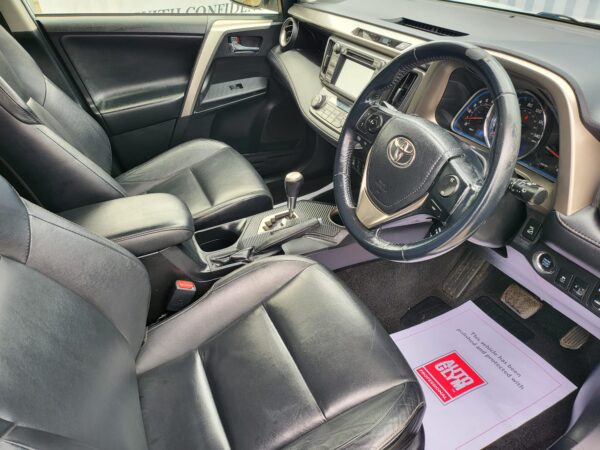 TOYOTA RAV 4 2.2 D-CAT Invincible 5dr Auto 2015 (64) - Image 14