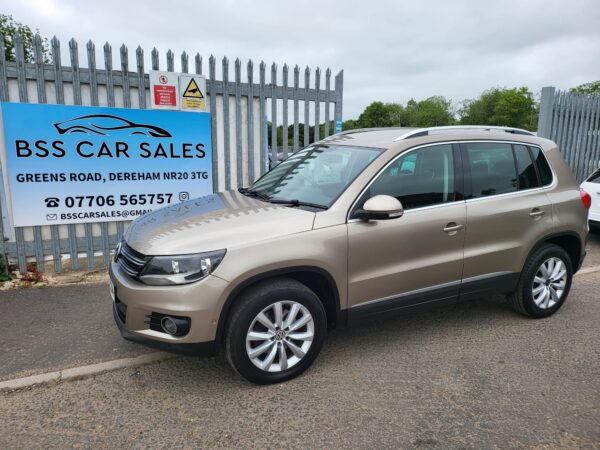 VOLKSWAGEN TIGUAN 2.0 TDi BlueMotion Tech Match 5dr [4WD] DSG 2014 (14) - Image 13