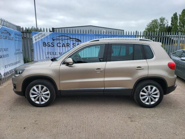 VOLKSWAGEN TIGUAN 2.0 TDi BlueMotion Tech Match 5dr [4WD] DSG 2014 (14) - Image 5