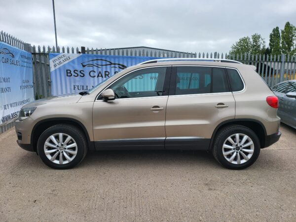 VOLKSWAGEN TIGUAN 2.0 TDi BlueMotion Tech Match 5dr [4WD] DSG 2014 (14) - Image 26