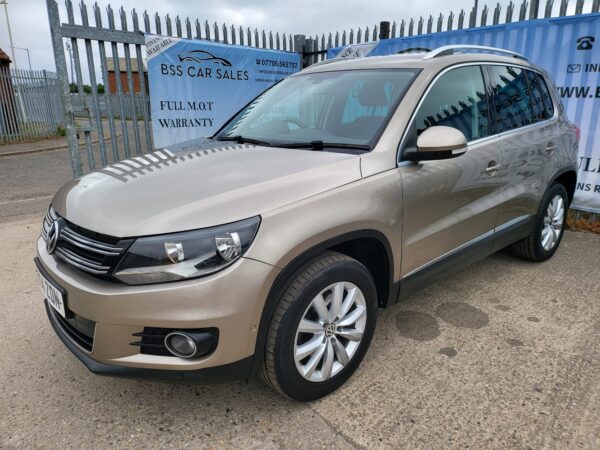 VOLKSWAGEN TIGUAN 2.0 TDi BlueMotion Tech Match 5dr [4WD] DSG 2014 (14) - Image 24