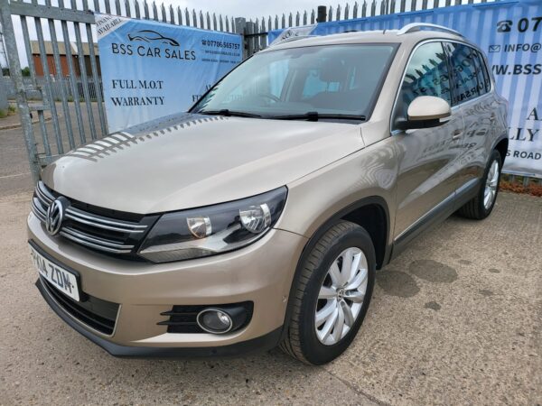 VOLKSWAGEN TIGUAN 2.0 TDi BlueMotion Tech Match 5dr [4WD] DSG 2014 (14) - Image 3