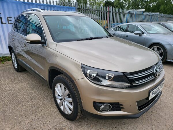 VOLKSWAGEN TIGUAN 2.0 TDi BlueMotion Tech Match 5dr [4WD] DSG 2014 (14) - Image 23