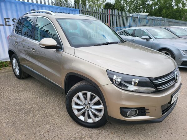 VOLKSWAGEN TIGUAN 2.0 TDi BlueMotion Tech Match 5dr [4WD] DSG 2014 (14) - Image 12