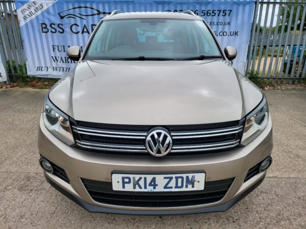 VOLKSWAGEN TIGUAN 2.0 TDi BlueMotion Tech Match 5dr [4WD] DSG 2014 (14) - Image 8