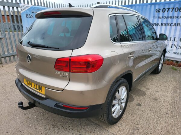 VOLKSWAGEN TIGUAN 2.0 TDi BlueMotion Tech Match 5dr [4WD] DSG 2014 (14) - Image 6
