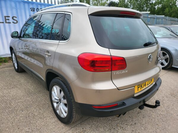 VOLKSWAGEN TIGUAN 2.0 TDi BlueMotion Tech Match 5dr [4WD] DSG 2014 (14) - Image 7