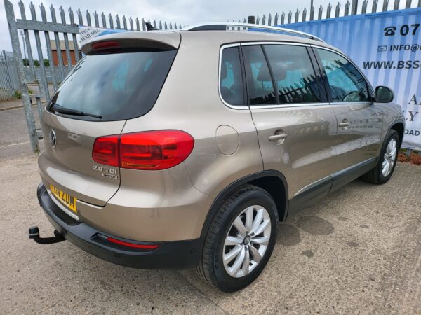 VOLKSWAGEN TIGUAN 2.0 TDi BlueMotion Tech Match 5dr [4WD] DSG 2014 (14) - Image 27