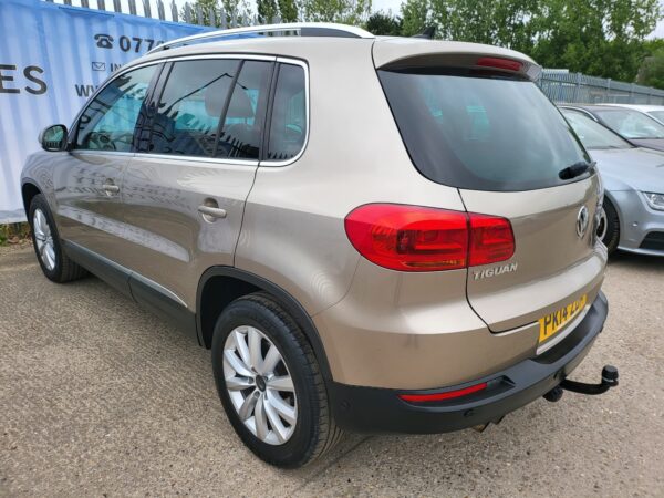 VOLKSWAGEN TIGUAN 2.0 TDi BlueMotion Tech Match 5dr [4WD] DSG 2014 (14) - Image 28