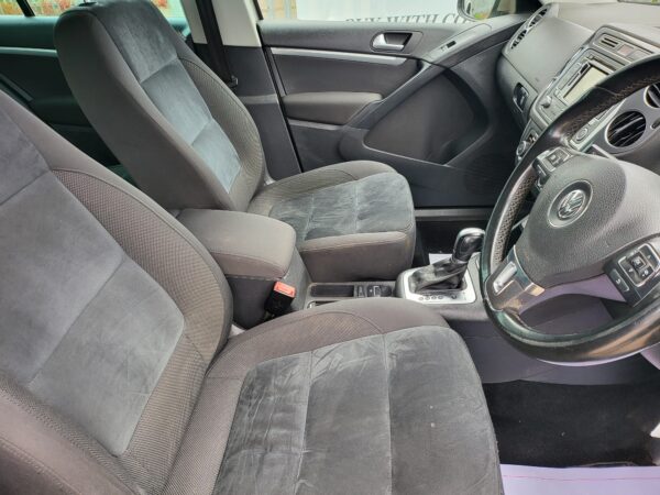 VOLKSWAGEN TIGUAN 2.0 TDi BlueMotion Tech Match 5dr [4WD] DSG 2014 (14) - Image 15